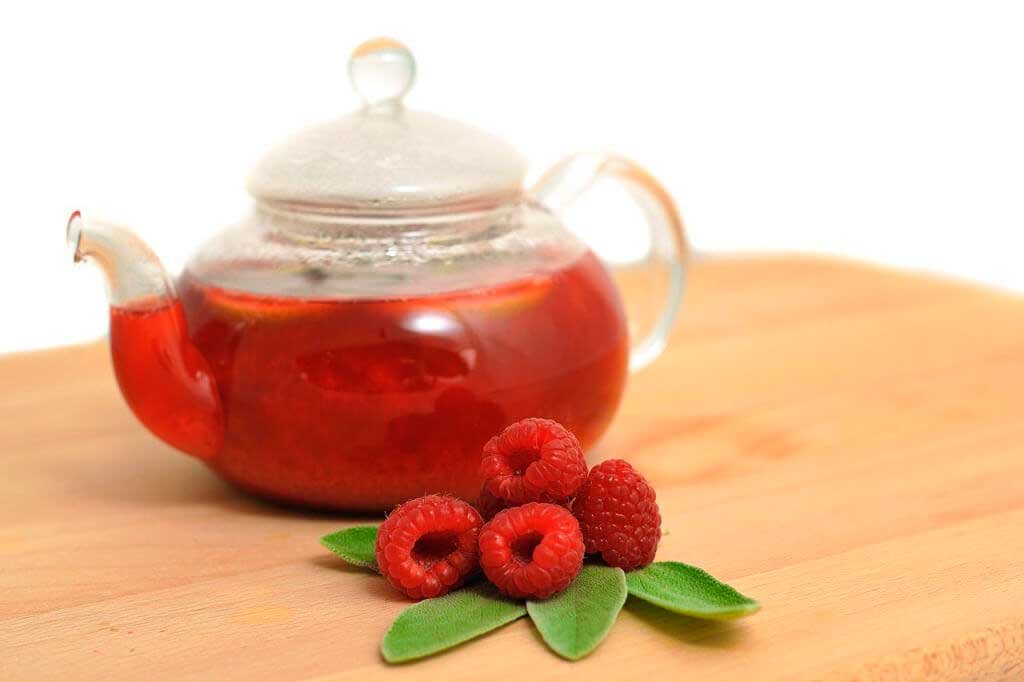 Чай из листьев малины с пользой для здоровья